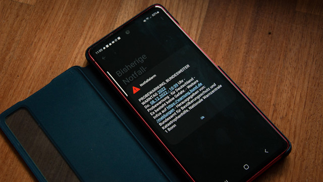 Testwarnung auf Smartphone