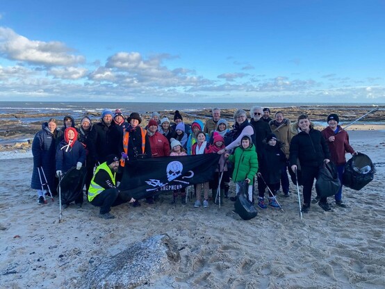 Sea Shepherd and public volunteers group shot
