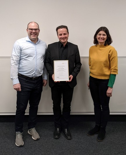 Prof. Jens Pruefer with his Mercator Fellow certificate, between Prof. Jan Kraemer and Prof. Carolin Haeussler from the University of Passau.
