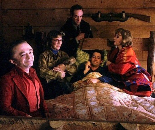 Twin Peaks. Agent Cooper in bed visited by the Log Lady, Catherine Martell, Officer Andy and the Man from Another Place /The Arm