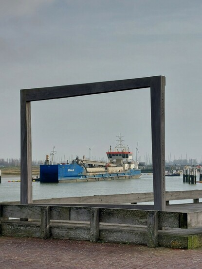 Photo d'un dragueur prise depuis la Promenade de Nieuport