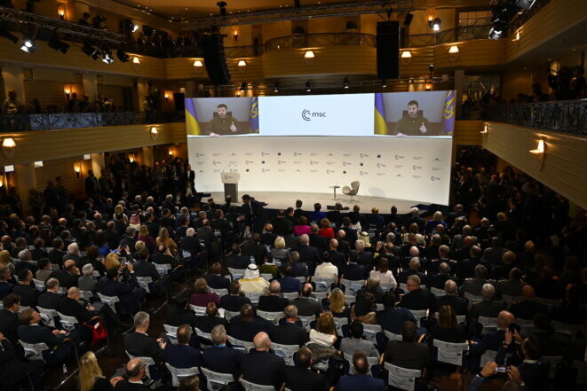 Volodymyr Zelensky intervient à la Conférence sur la sécurité de Munich, vendredi 17 février. © Photo Thomas Kienzle / AFP