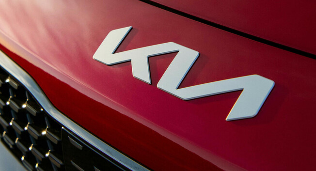 The new, angular Kia badge, pictured on the front of a car in raised sliver letters. The angular, capitalised and stylised wordmark italicizes the A (such that the right stroke of the A is vertical), omits the cross bar, and connects the I and A together at their base. This has the effect of making the I and A appear like a backwards capitalised N