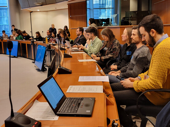 Participantes en evento sobre Derecho a Decir NO a la minería y el extractivismo en el Parlamento Europeo, el día 28-2-2023