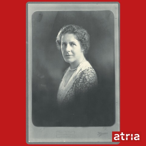 Studioportret van Maria Boissevain-Pijnappel, rond 1930, foto door Marceau, collectie IAV-Atria