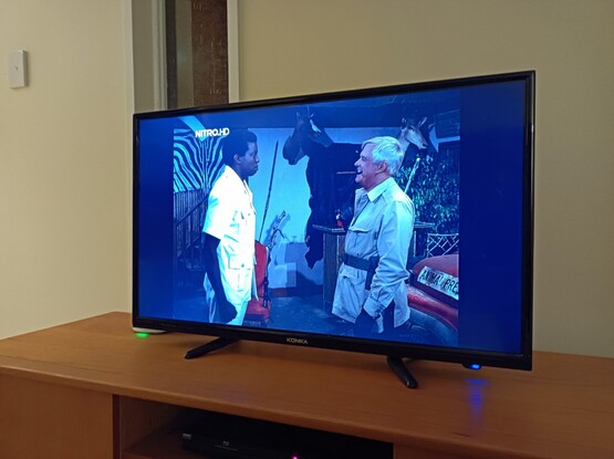 George Peppard at right as Hannibal Smith, with a guest star, in an old episode of The 'A' Team. 