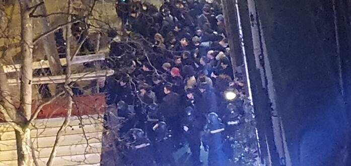 Un cordon de police coince une vingtaine de manifestants boulevard Auguste Blanqui à proximité de place d'Italie 