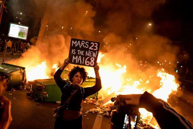 Lors des manifestations et affrontements face à la police dans les rues du 13e arrondissement de Paris, le 18 mars 2023. © Photo Laure Boyer / Hans Lucas via AFP