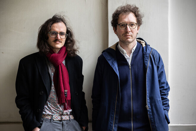 Les universitaires Luc Pellisier et Noé Wagener (de gauche à droite), à Paris le 21 mars 2023. © Sébastien Calvet / Mediapart