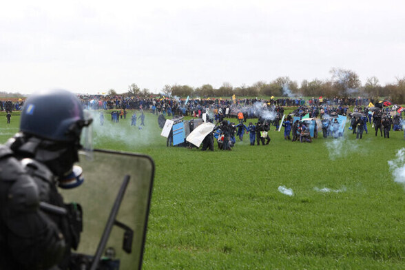 Des gendarmes mobiles lors de la manifestation à Sainte-Soline, le 25 mars 2023. © Photo Yohan Bonnet / AFP