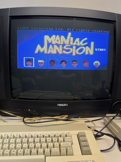 Maniac Mansion Startbildschirm auf C64