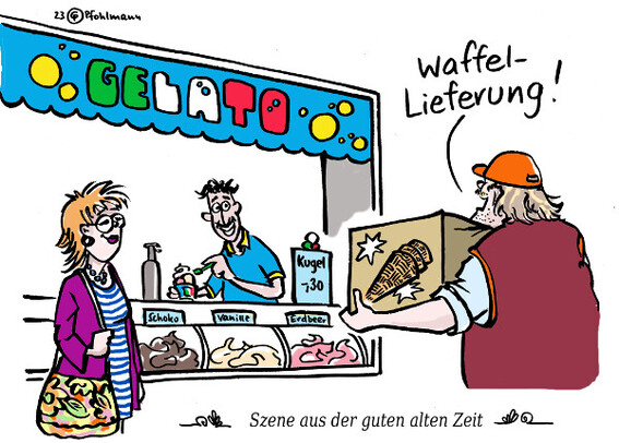 Fröhliche Szene vor dem Verkaufsfenster der Eisdiele "Gelato". Ein Paketbote bringt ein Paket und ruft "Waffel-Lieferung!". Unterzeile: Szene aus der guten alten Zeit