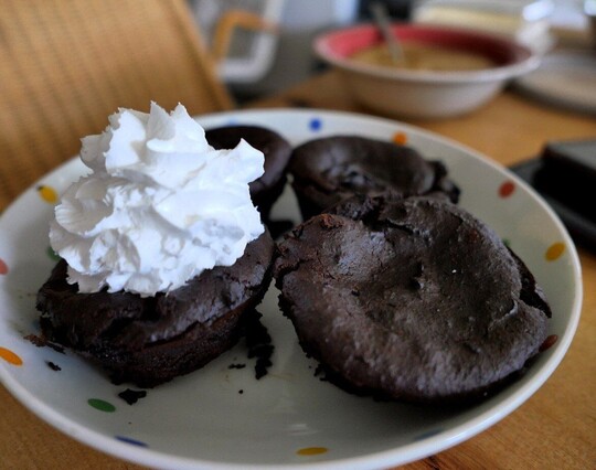 Brownies mit Schlagsahne 