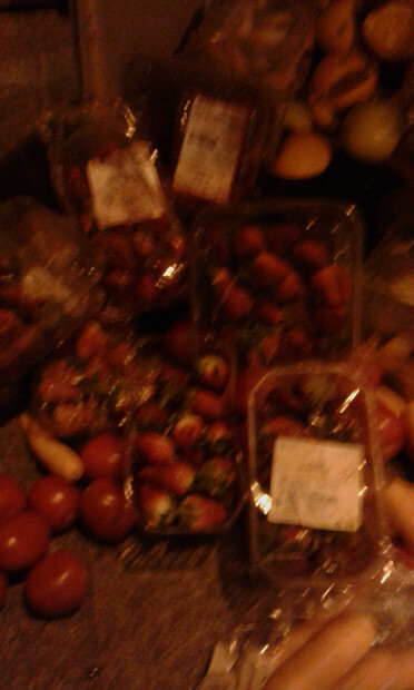 Fragole e verdure senza marcire scartate nei supermercati di Sevilla
Fontana. fotocamera del proprietario dell'account mastodon
2023 Apr.12 23:00 LT Sevilla
Puoi usare le foto se dai credito a questo account Mastodon.