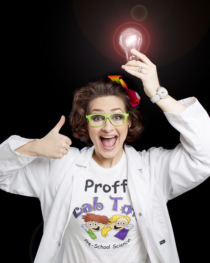 Proff having a brainwave with lightbulb above her head