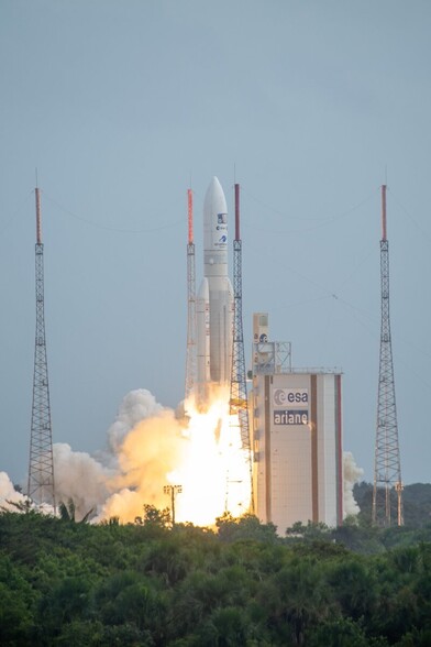 Liftoff of Ariane 5 VA260