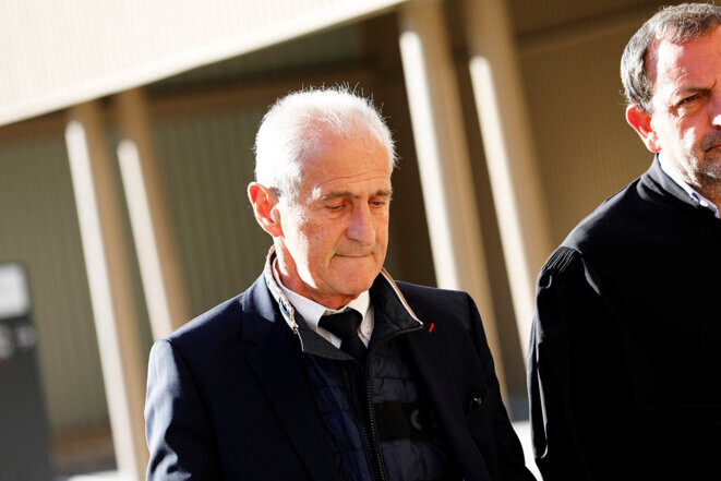 Hubert Falco et son avocat au tribunal de justice de Marseille, à la caserne du Muy, le 14 avril 2023. © Photo Frank Muller / Nice Matin / PhotoPQR via MaxPPP