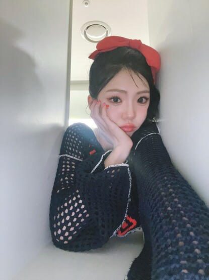 selfie shot of craxy's ChaeY taken by her reaching inside a cupboard.
