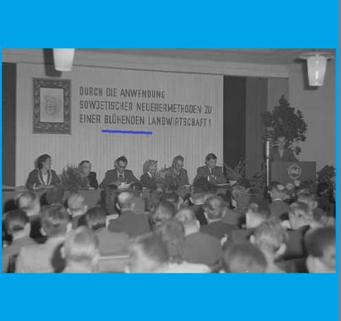Da geht einem DOCH DAS HERZ auf !

Blühende Landschaften

Leider verstehen viele Westdeutsche NICHT - das die Ukraine teil der Sowjetunion ist/ war ?

Wir lehnen nicht AB ?
Es ist nur mal ein HINWEIS - denn manche Ostdeutsche wundern sich nur welches WUNDERLAND Westdeutsche annehmen/ GLAUBEN/ sich vorstellen ?

Man hält sie für VERWIRRT ?

Kann man etwas was untergegangen ist auch wegen der Praxis in der Ukraine uns ALLEN als Zukunft "verkaufen" ?

Viele Fragen und wenn sie jetzt alles wie in Amerika angeblich machen - sind sie dann eine Nation ?

Die ALT-BRD hat sehr wenig mit Amerika zu tun !

SOVIEL ist klar - was sollen die Leute also denken ?

Jubel für etwas was man SELBST nie umgesetzt hat und ablehnt ?

Bild
Best Practice Veranstaltung
mit Methoden von anderen Landschaften und Rahmenbedingugen
Deutsche Fotothek‎ CC3.0
Kongress 1953
irgendwo im OSTEN Deusche Lande