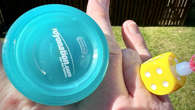 Light blue Yo-yo nation freehand zero set up for 5a play with a yellow dice counterweight. 