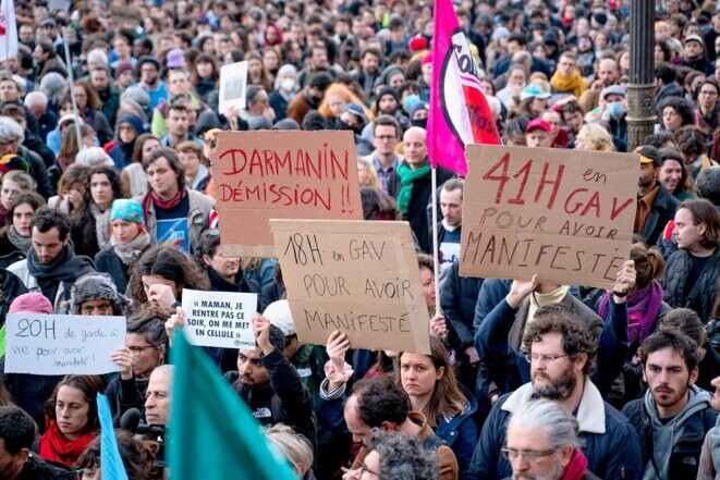 Lors d’un rassemblement de soutien aux victimes des violences policières à Paris, le 30 mars 2023. © Photo Claire Serie / Hans Lucas via AFP