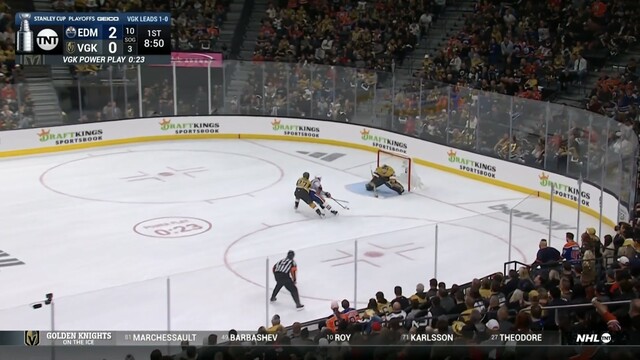 Connor McDavid Pokes it in for short handed goal. 