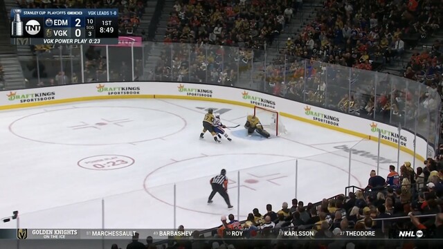 Connor McDavid Pokes it in for short handed goal. 