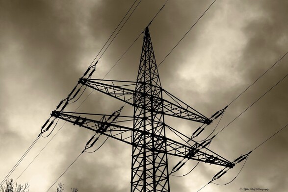 Überland-Hochspannungsleitung

Overland high-voltage line