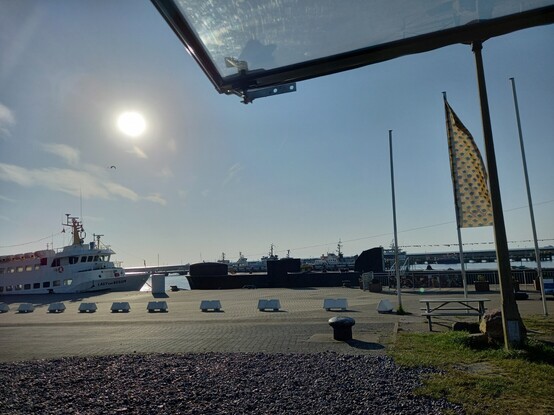 Die Sonne über dem Hafen von Sassnitz