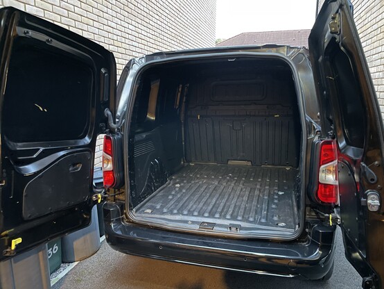 The cargo hold of a Citroen Berlingo van untouched