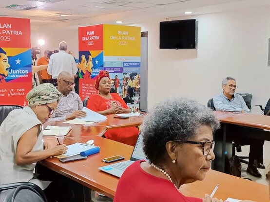 Marizabel Blanco
@MarizabelAfro @soymarizabelblanco.s 

#AlMomento En el marco del mes de la Afrovenezolanidad, nos encontramos representando al pueblo afrovenezolano en la sede del @MPPPlanifica junto a @rmenendezp.

Los invitamos a participar en el curso de formación masiva: "Afrovenezolanidad. Un concepto de nación".