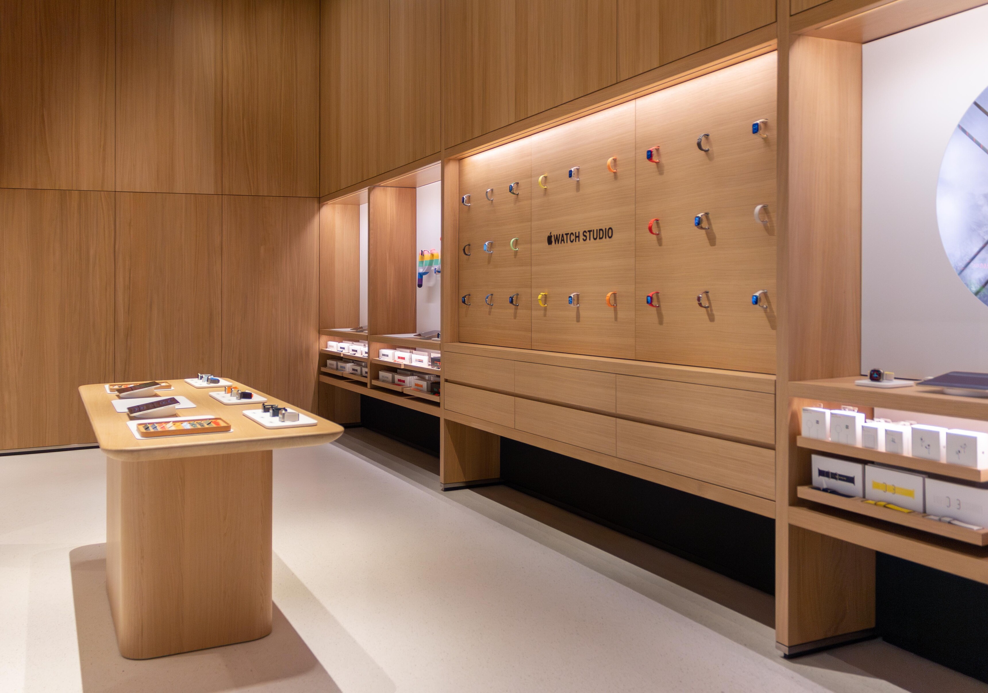 Do flagship Apple Stores exist? - by Michael Steeber