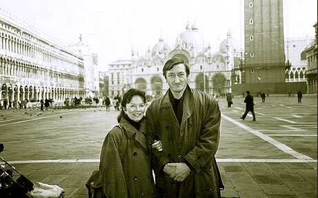 Julian Barnes and his wife, Pat Kavanagh
I do not have the rights of the pic