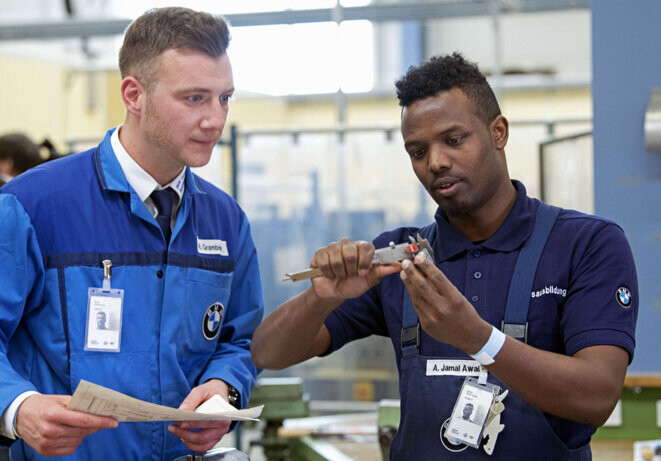 Dans le centre de formation pour apprentis de BMW à Leipzig en 2018. © Photo Jens Meyer / AP via Sipa