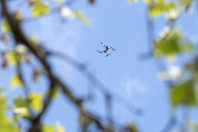 Le drone de la police lors de la manifestation du 1er mai 2023 à Dijon. © Photo JC Tardivon / Maxppp