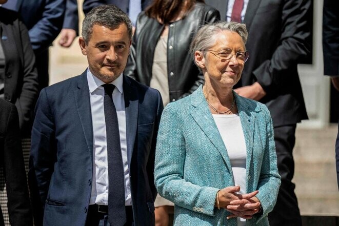 Gérald Darmanin et Elisabeth Borne lors d'une photo de famille avec les ministres français et belge à l'Hôtel de Matignon à Paris le 5 mai 2023. © Photo Eliot Blondet / Abaca