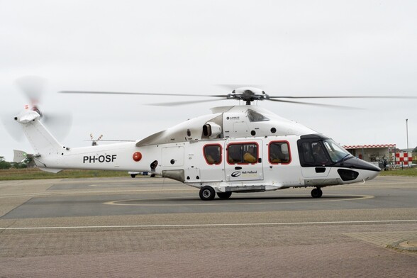 Helicopter op DenHelder airport