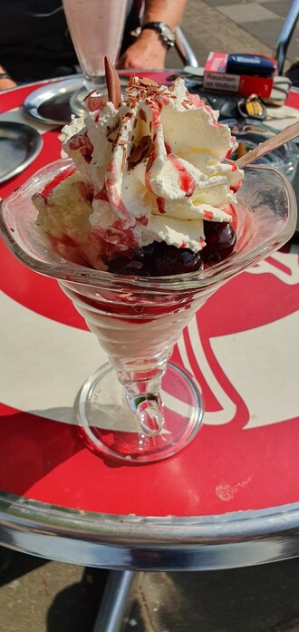 Eisbecher Amarena.