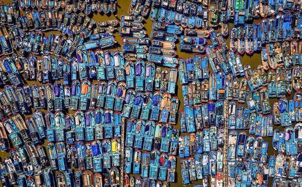 Fishing boats
Source:

https://www.un.org/en/exhibits/exhibit/photography-for-sustainable-oceans