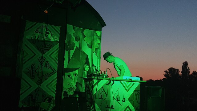 Neoangin aka Jim Avignon live auf dem Waggon am Kulturgleis in Offenbach.