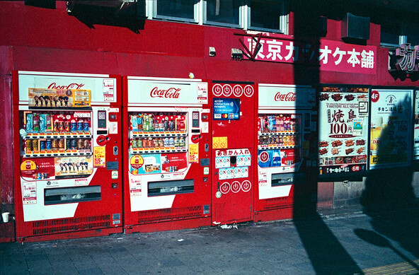 Red vending machines in Tokyo with Leica M6 and Fujifilm 200.