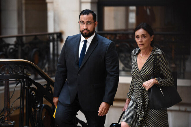 Alexandre Benalla et son avocate Jacqueline Laffont au palais de justice de Paris le 9 juin 2023 © Christophe Archambault/AFP