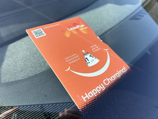 A dial with times on it, produced by LeasePlan and given away with their EVs, that you can put on your Dashboard when charging to tell others how long you'll be.