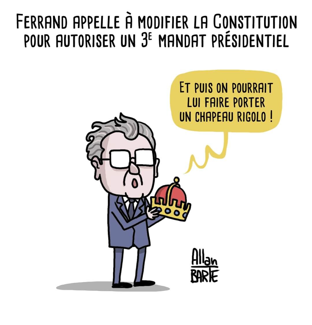  Titre du dessin : Ferrand appelle à modifier la Constitution pour autoriser un 3e mandat présidentiel  - Et puis on pourrait lui faire porter un chapeau rigolo ! dit Ferrand tenant dans ses mains une couronne. 