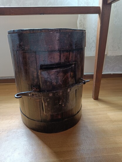 Wooden "thing" with a door 