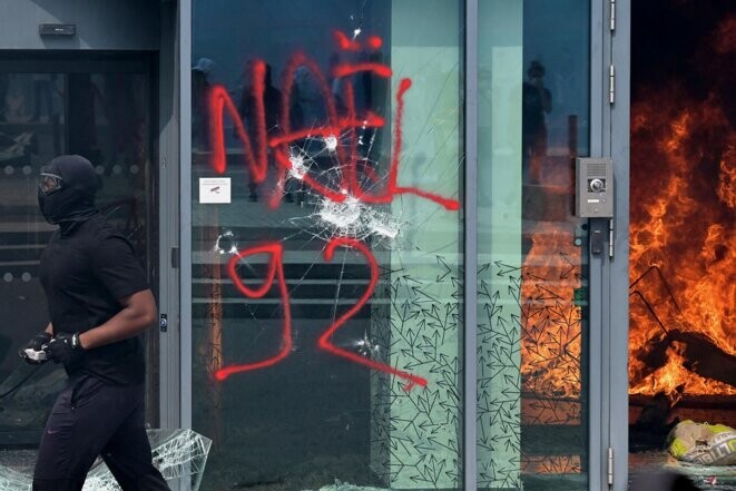 Lors des affrontements avec la police après la marche blanche en hommage à Nahel à Nanterre, le 29 juin 2023. © Photo Alain Jocard / AFP