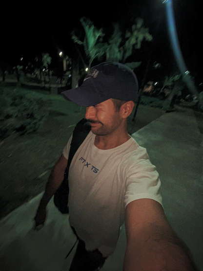 Hot toe in his 30s trying to remain actual by taking a 0.5 selfie