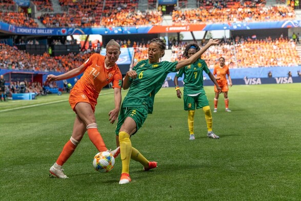 Groenen mist de bal en schopt tegen been. Foto: Daphne Channa Horn