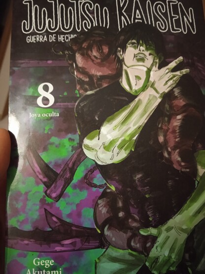 Portada del manga número 8 de Jujutsu Kaisen editado en español por Norma Editorial.
