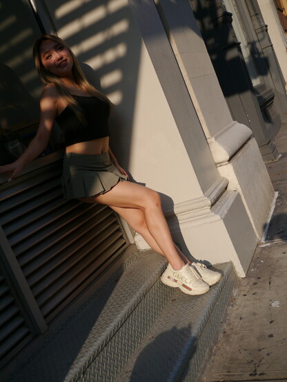 Lucy under fire escape